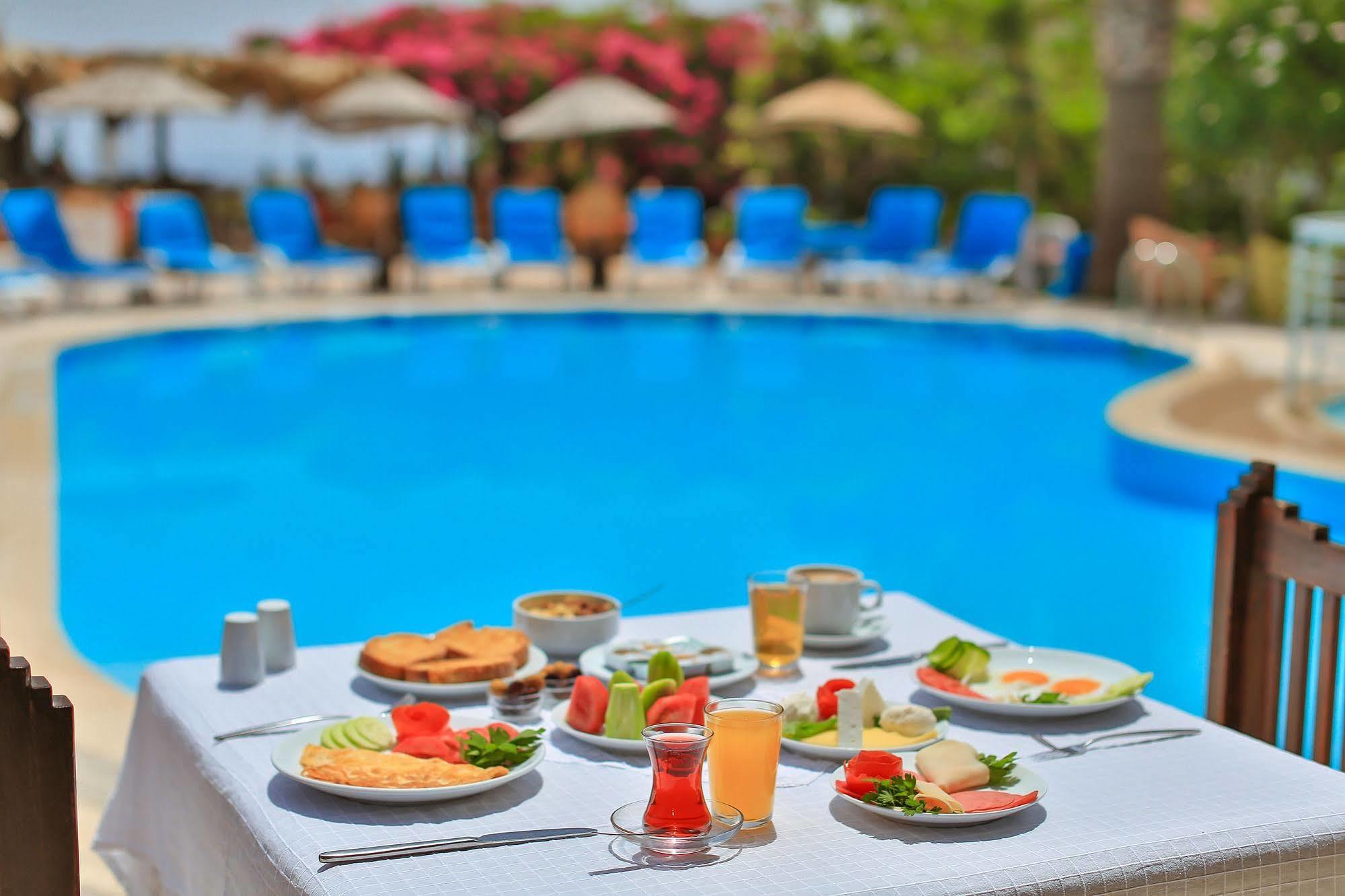 Sunny Garden Nilufer Hotel Тургутрейс Екстер'єр фото